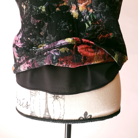 Alice + Olivia Floral Embroidered Short Sleeve Top - Picture 6 of 14